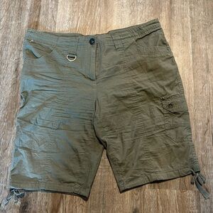 DASH ARMY GREEN BERMUDA SHORTS (8)